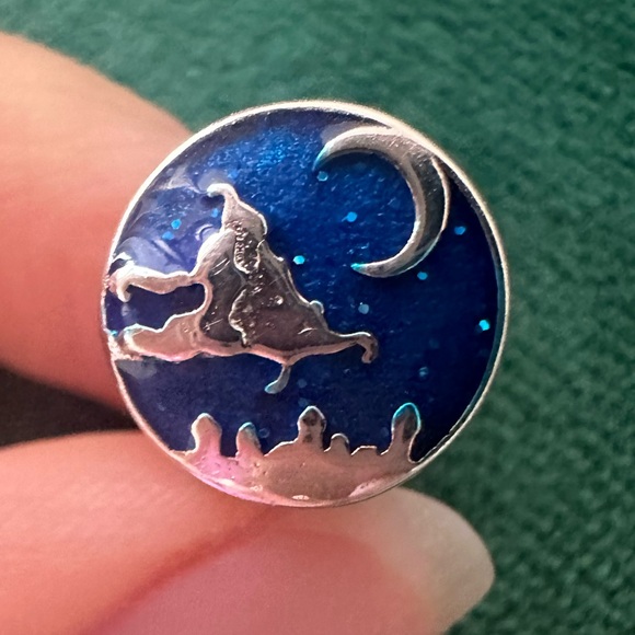 Pandora x Disney Aladdin and Princess Jasmine Magic Carpet Charm - Picture 4 of 15